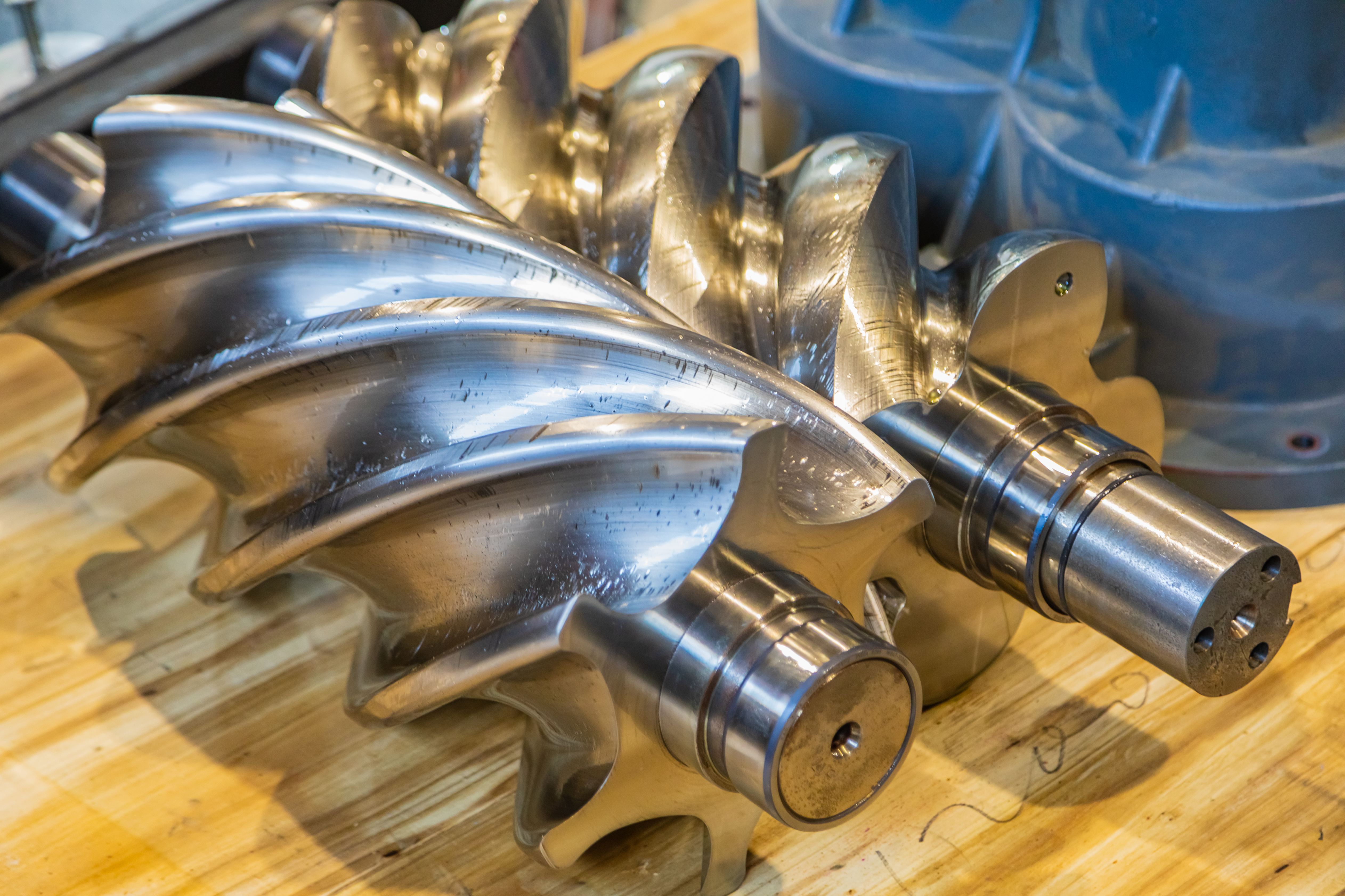 油冷式スクリュー圧縮機の製品開発